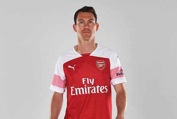  Lichtsteiner Jadi Pemain Pertama yang Didatangkan Emery ke Arsenal