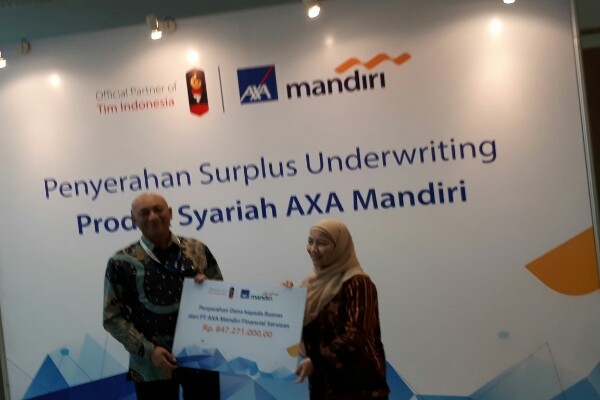  AXA Mandiri Salurkan Dana Tabbaru Senilai Rp 847 Juta kepada BAZNAS