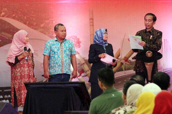  Presiden Jokowi Bagikan 50 Sertifikat Tanah Wakaf di 3 Kabupaten