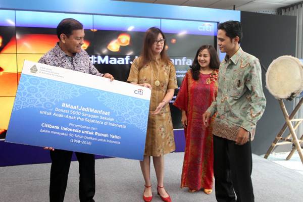  Citi Indonesia Serahkan Donasi Seragam Sekolah