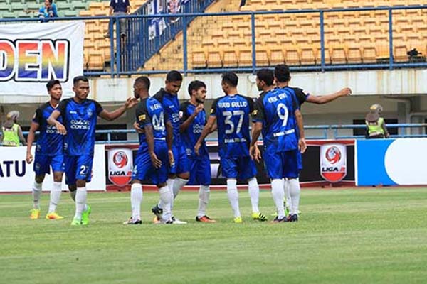  Hasil Liga 1: Arema Keluar Zona Degradasi, PSIS Tinggalkan Dasar Klasemen