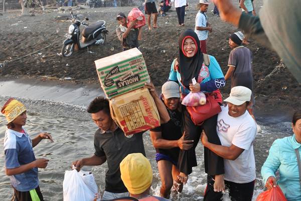  Ada Jasa Ojek Gendong Bagi Pemudik di Situbondo