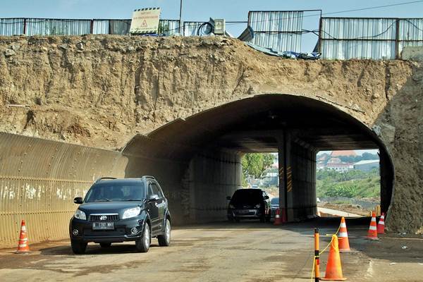  Melintasi Jalan Tol Fungsional Batang-Semarang