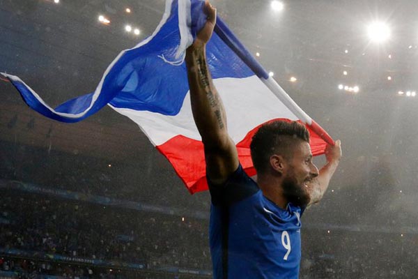  Giroud Keluar Lapangan Berlumur Darah Saat Jamu AS