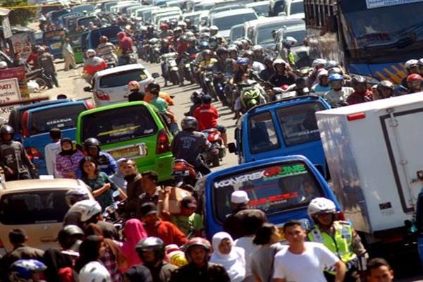  MUDIK LEBARAN 2018: Jalur Puncak - Cianjur Meningkat