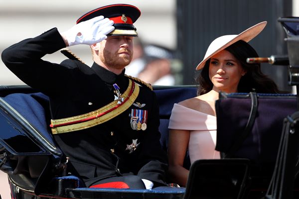  Penampilan Seksi Meghan Markle Dobrak Tradisi Perayaan Ulang Tahun Ratu Elizabeth