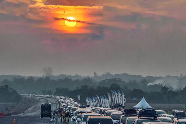  Kemacetan di Jalan Tol Fungsional Batang-Semarang