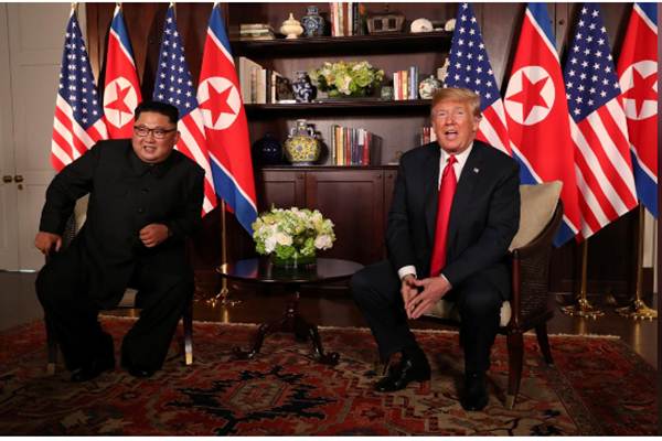  KTT AS-Korut: Trump Optimistis Sukses, Kim Jong-un Tersenyum