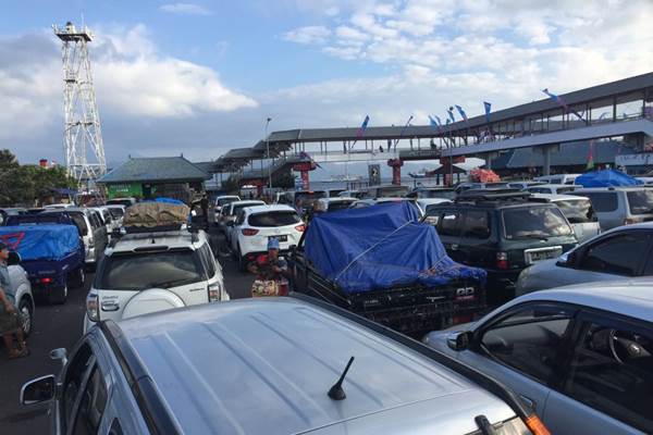  Gilimanuk Padat, Kendaraan Roda Empat Antre