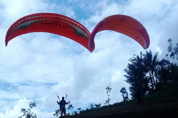  JELAJAH WISATA MALANG, Melayang Menikmati Pemandangan