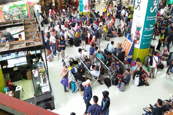  MUDIK LEBARAN 2018: Jumlah Pemudik di Stasiun Gambir Meningkat