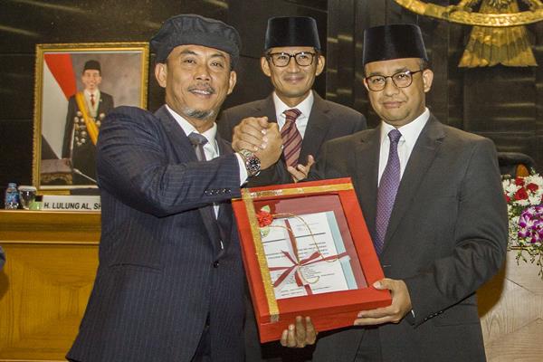  Malam Takbiran, Anies dan Sandi Tinjau Sejumlah Masjid