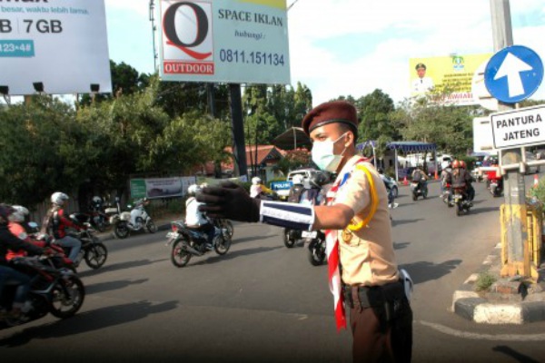  Amankan Mudik, Pramuka Rela Lebaran di Jalan