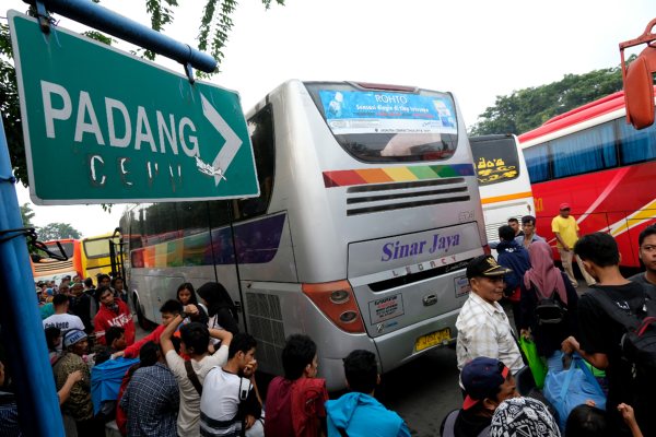  Jaga Kelancaran Mudik, 175 Personel Berjaga di Terminal Bus Kalideres Jakarta