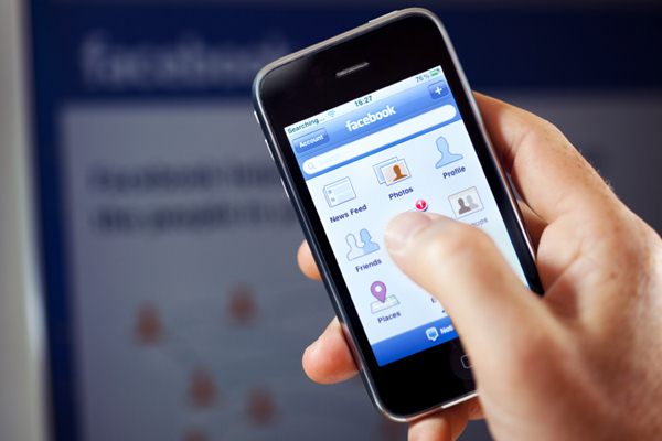  Konsumsi Berita Melalui Facebook Turun, Beralih ke WhatsApp 