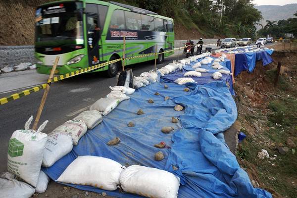  Awas Ada Jalan Longsor di Ruas Ponorogo-Trenggalek