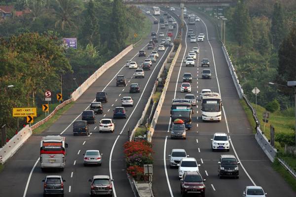  Suasana di Jalan Tol Purbaleunyi