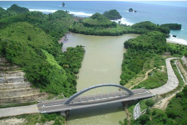  JLAJAH WISATA MALANG, Kemolekan Pantai Perawan Menggoda
