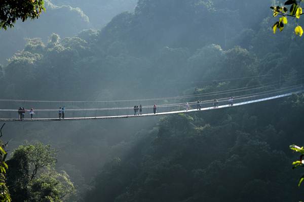  Wisata Jembatan Gantung Panjang di Sukabumi