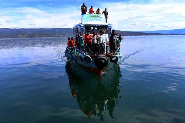  Seperti Inilah Kapal Motor yang Arungi Danau Toba