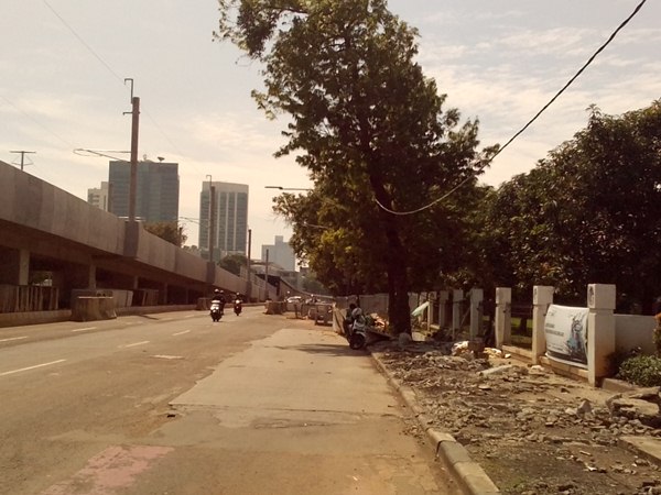  Bekas Halte Transjakarta di Depan Masjid Al Azhar Telah Rata dengan Tanah