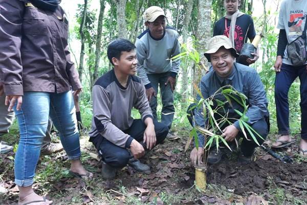  Tanam Bambu, UMM Dorong Konservasi Sumber Air