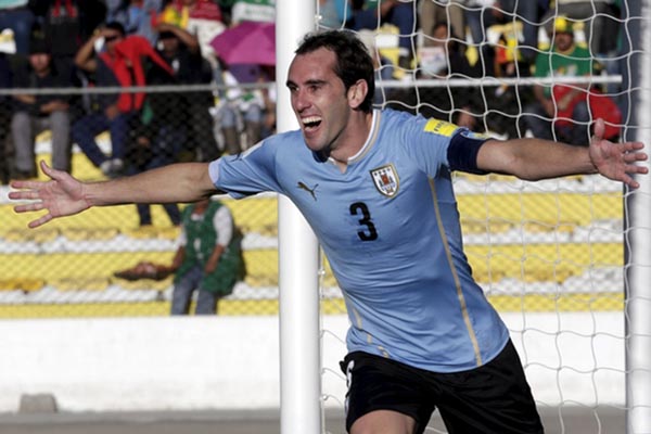  Pertahanan Uruguay Lebih Menarik Perhatian Daripada Duet Suarez-Cavani