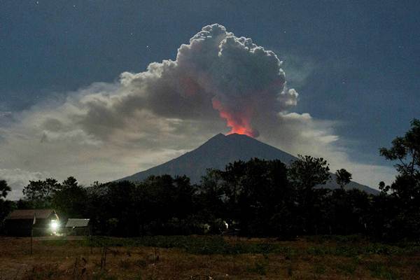  Gunung Agung Erupsi, Semburkan Abu Vulkanis