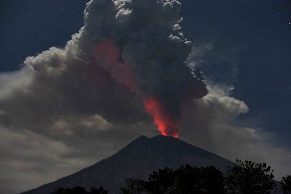  Gunung Agung Erupsi, 446 Penerbangan Dibatalkan Hari Ini