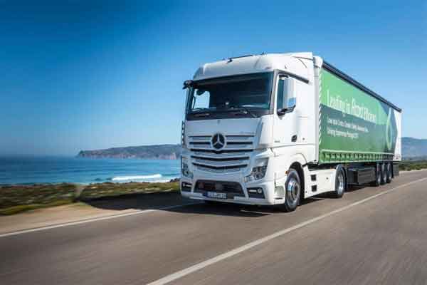  Meningkatkan Nilai Tambah Armada di Era Digital : FutureLab@Mercedes-Benz Trucks