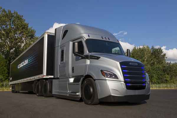  Daimler Serahkan 30 Truk Listrik Freightliner eCascadia & eM2 ke Pelanggan