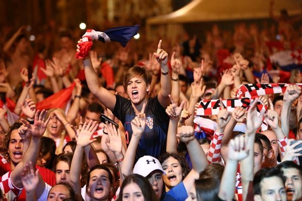  PIALA DUNIA 2018: Hebohnya Pendukung Argentina dan Rusia di Pertandingan Kroasia vs Denmark