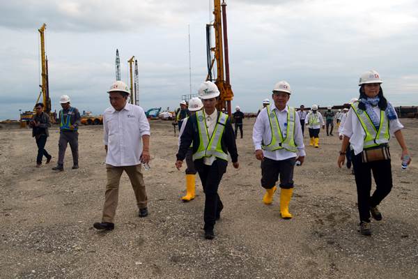  PENGEMBANGAN PELABUHAN  : Pelindo IV Bakal Relokasi Car Terminal 