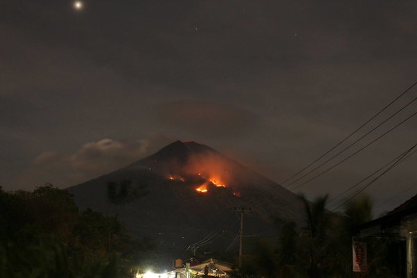  Gunung Agung Meletus Strombolian, Ini Penjelasannya