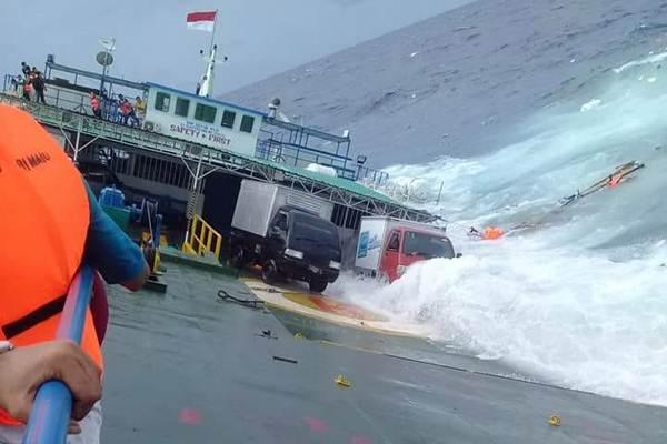  Kemenhub : Cuaca Buruk Sebabkan Lambung Kapal KM Lestari Maju Bocor