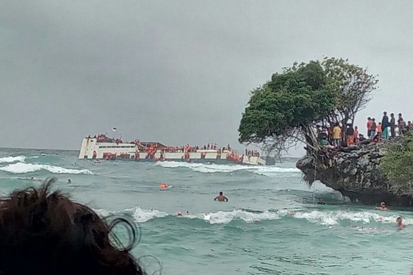  Kapal Lestari Maju Tenggelam, 12 Orang Meninggal. Ini Data Korbannya!