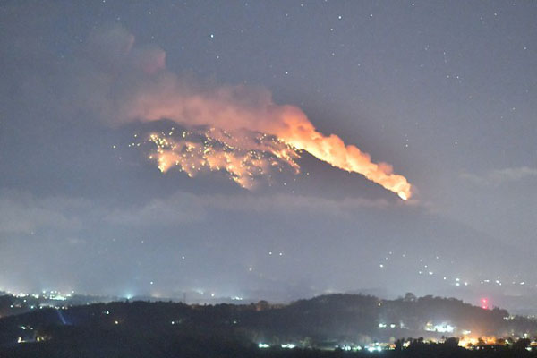  Jaringan XL Beroperasi Normal di Sekitar Gunung Agung