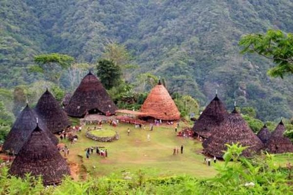 KEARIFAN LOKAL, Desa Adat Wae Rebo Tolak Jaringan Telekomunikasi