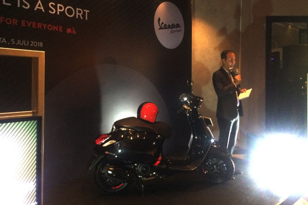  Vespa Sprint Carbon Dipasarkan Seharga Rp42,5 Juta