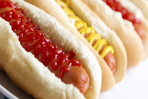  Dalam 10 Menit, Cowok Amerika Ini Lahap 74 Hotdog