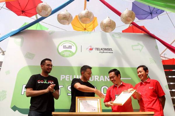  GO-JEK dan Telkomsel Luncurkan Paket Siap Online