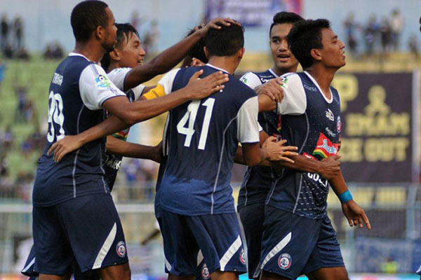  Hasil Liga 1: Bekuk Persela, Arema Keluar Zona Degradasi