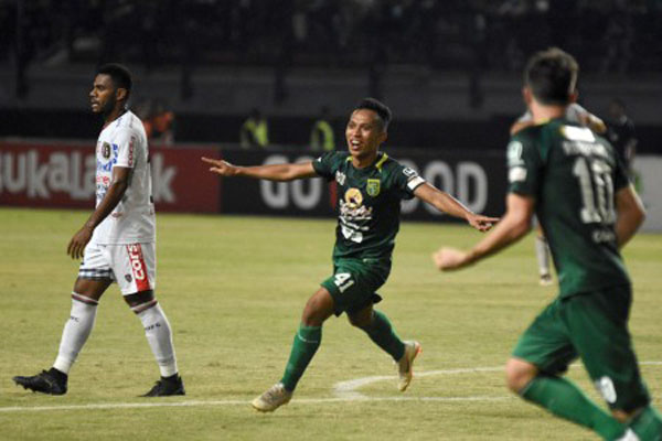  Hasil Liga 1: Persebaya Keluar Zona Degradasi, Borneo Pesta Gol