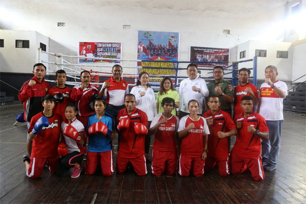  Menko PMK Tinjau Persiapan Atlet Tinju Asal Sulut dan Sentra UKM 