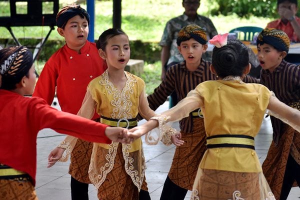  Kemenpora: Permainan Tradisional Terancam Punah