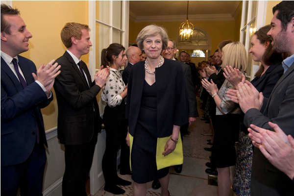  Protes Theresa May, Menteri Brexit Inggris Mundur