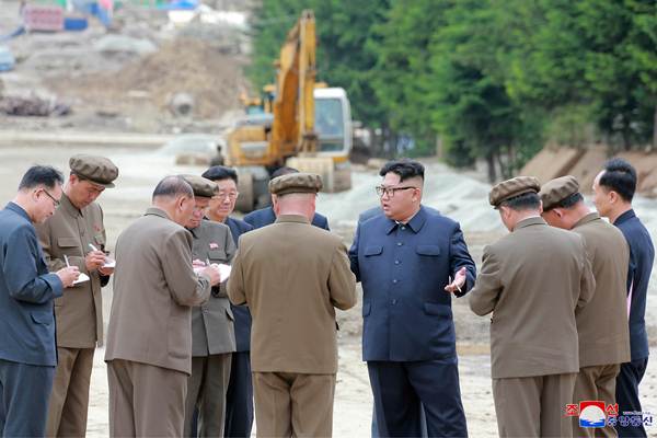  Ketika Kim Jong-un Berbicara Kepada Para Stafnya