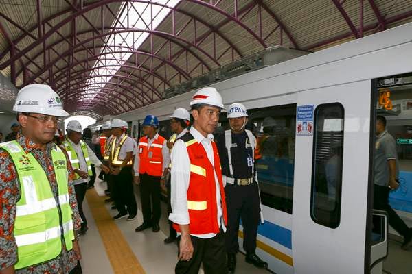  Presiden Jokowi Tinjau Pengoperasian LRT Palembang