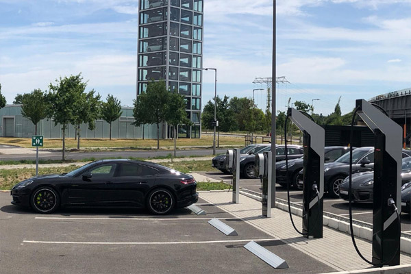  Porsche Turbo Charging Dilengkapi Teknologi 800 Volt