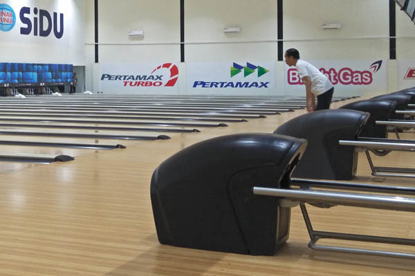  Jokowi Main Bowling, Tujuh Lemparan Selalu Mengenai Pin